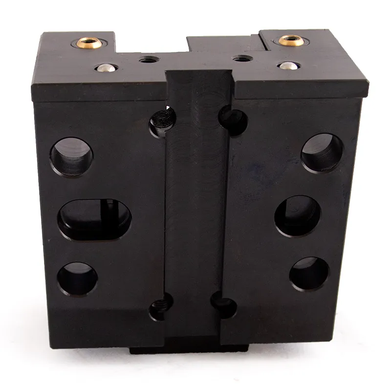 Bolt On face turning toolholder, clamping capacity 25x25mm, bolt grid 45x80